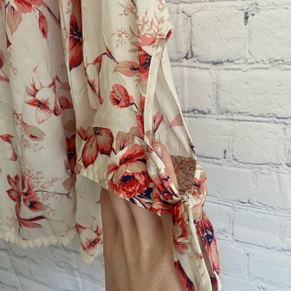 I Jeans by Buffalo off the shoulder white and red floral top with lace trim - Picture 4 of 6